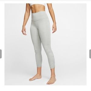 Nike Gray Yoga Ruched 7/8 Leggings